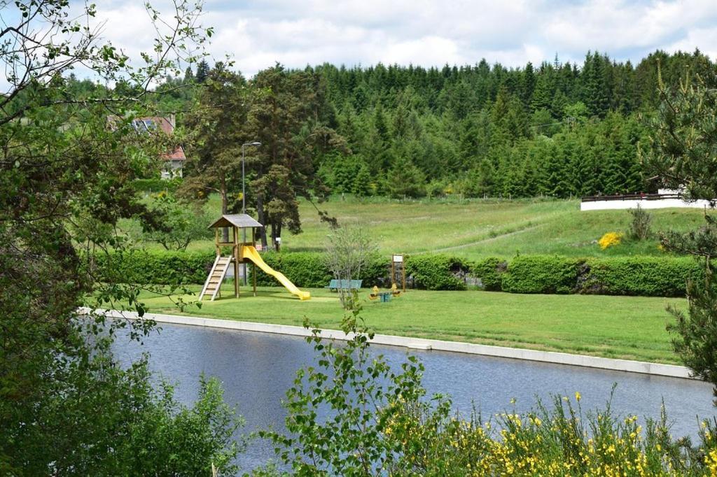 Les Chalets Du Haut-Forez Usson-en-Forez Exterior photo